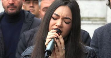 Clipe emoţionante la înmormântarea lui Emeric Ienei. Ce a făcut nepoata fostului antrenor - 2