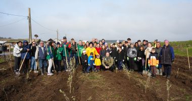 Stire din Social : Tradiția continuă la Cumpăna. 3.000 de noi puieți plantați în cadrul proiectului "Plantează în România"