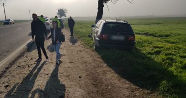ACCIDENT LA CONSTANȚA! A lovit un om aflat în stație, după care s-a izbit în copac! - 3