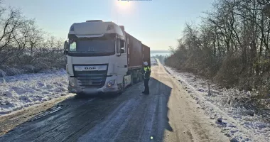 Stire din Eveniment : Vremea rea îi „taxează” pe șoferii iresponsabili. Sancțiuni aplicate de polițiștii rutieri constănțeni