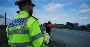 Flori, cafea și sfaturi preventive de la polițiștii constănțeni - 4