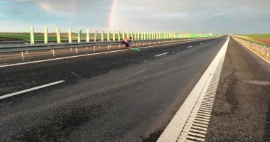 GALERIE FOTO / Curcubeu pe A2, după tornada care a făcut prăpăd - 1