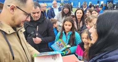 Stire din Sport : Autorul îndrăgit de copii, Alec Blenche, lansează cartea "Jurnalul unui fotbalis de buzunar"