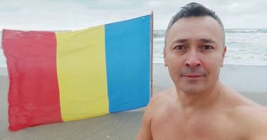 Stire din Actualitate : Baie patriotică în Marea Neagră. Constănțeanul care a sărbătorit 1 Decembrie în stil personal
