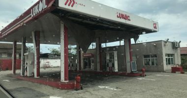 GALERIE FOTO / Urmările furtunii din Călărași. O benzinărie afectată, mașini și case avariate - 2