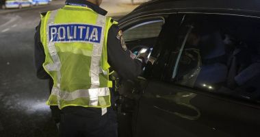Stire din Eveniment : Doi adolescenți depistați de polițiști într-un club din Costinești având asupra lor obiecte periculoase