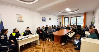 Stire din Eveniment : Polițiștii constănțeni, instruiți în privința violenței domestice