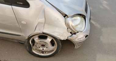 Băut și fără permis, a avariat mai multe mașini - 3