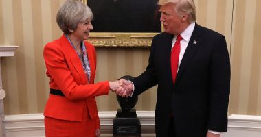 Stire din Actualitate : Theresa May, dezvăluire bombă: Trump m-a sfătuit să dau în judecată UE