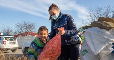 GALERIE FOTO / Polițiștii constănțeni, ajutoarele lui Moș Crăciun - 3