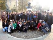 Stire din Politică-Administrație : Coroane de flori la statuia pictorului Lucian Grigorescu