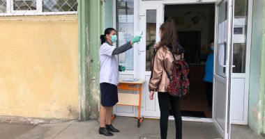 Primarul Decebal Făgădău susține că școala ar trebui să înceapă pe 1 octombrie