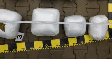 Stire din Eveniment : Cărăuș cu peste 18 kilograme de cannabis, trimise din Spania, reținut de DIICOT