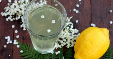 Stire din Diverse : Sirop de soc  preparat în casă