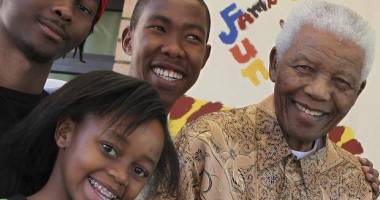 Stire din Actualitate : Familia lui Nelson Mandela, afectată de un nou scandal
