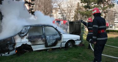 Stire din Eveniment : MAȘINI DISTRUSE ÎN INCENDIU, în miez de noapte, în Constanța!