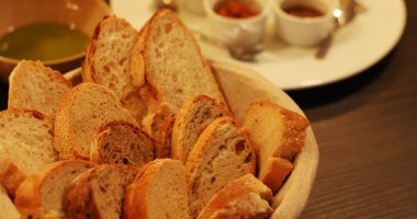 Stire din Economie : Pâinea din restaurante are 24% TVA