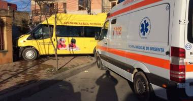 GALERIE FOTO / ACCIDENT RUTIER GRAV ÎN CONSTANȚA / MICROBUZ PLIN CU ELEVI LOVIT ÎN PLIN. TREI COPII, LA SPITAL - 7