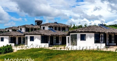 Stire din Social : CUM ARATĂ HOTELUL LUI RADU MAZĂRE DIN MADAGASCAR / GALERIE FOTO