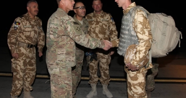 GALERIE FOTO "Rechinii albi" / Scene emoționante în Baza Militară din Kandahar. "Bine ați revenit alături de noi, domnule sublocotenent!" - 5