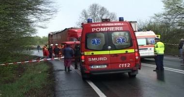FOTO. ACCIDENT GRAV. TREI TIRURI S-AU CIOCNIT - 6