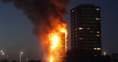 GALERIE FOTO. INCENDIU LA LONDRA / Un bloc de locuințe cu 30 de etaje cuprins de flăcări. Peste 30 de răniți - 5