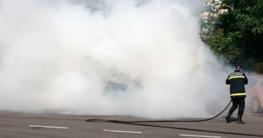 VIDEO. Mașină cuprinsă de flăcări, în cartierul Poarta 6 din Constanța - 4
