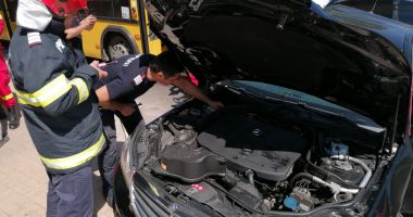 Accident între un autobuz și un autoturism în stațiunea Mamaia. Intervine descarcerarea - 5