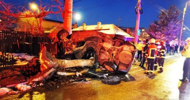 GALERIE FOTO / Maşină intrată în stâlp, în Constanţa. Sunt trei victime - 6