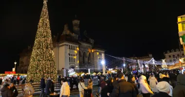 Stire din Social : Târgul de Crăciun din Piața Ovidiu va fi închis din cauza condițiilor meteo nefavorabile