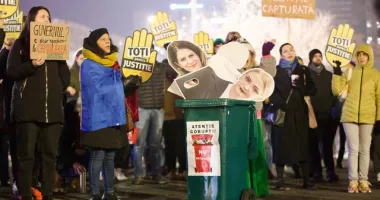 Stire din Actualitate : Proteste în fața Palatului Cotroceni după numirile la șefia DNA, DIICOT și Parchetului General