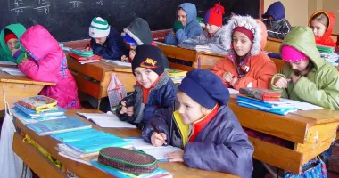 Stire din Social : Două școli din Constanța au cerut să învețe online din cauza lipsei căldurii în sălile de clasă