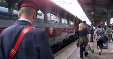 Stire din Eveniment : Angajați CFR din Constanța, anchetați în dosarul mitei