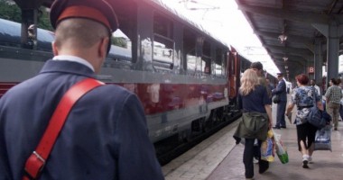 Stire din Economie : În luna cadourilor, CFR reduce cu 15% biletele de tren cumpărate online