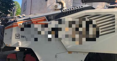 Stire din Eveniment : Utilaj folosit pentru asfaltarea străzilor din Constanța, VANDALIZAT!