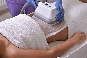 Evaziune de milioane într-o clinică estetică. Poliția a intrat peste afacerea din domeniul remodelării corporale