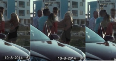 Stire din Eveniment : VIDEO. SCENE de GROAZĂ în Mamaia. Tânără BĂTUTĂ în parcarea unui club, de mai mulți bărbați