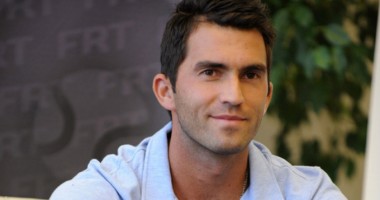 Stire din Monden : Bombă în showbiz! Cu ce cântăreață s-a cuplat Horia Tecău!
