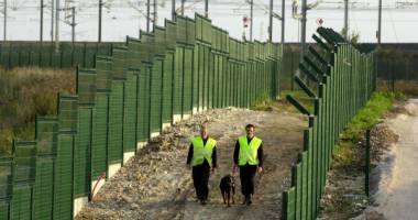 Stire din Actualitate : Măsură extremă împotriva imigranților. Marea Britanie construiește "inelul de oțel"