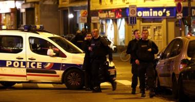 Stire din Actualitate : Anchetatorii caută alți doi suspecți în atentatele de la Paris