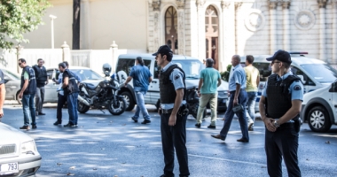 Stire din Actualitate : Atentat terorist în Turcia, soldat cu trei morți și zeci de răniți