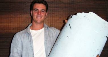 Stire din Actualitate : Zborul MH370. Piesă metalică ce ar putea proveni din epava avionului dispărut, găsită de un adolescent în Mozambic