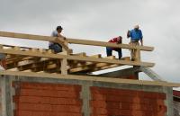 Stire din Economie : INS: "Construcțiile, în scădere cu 18%"