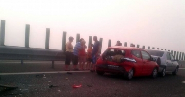Stire din Eveniment : GALERIE FOTO - VIDEO / Accidente în lant pe Autostrada Soarelui