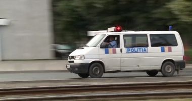 Stire din Eveniment : Român urmărit internaţional, adus în ţară pentru ispăşirea pedepsei