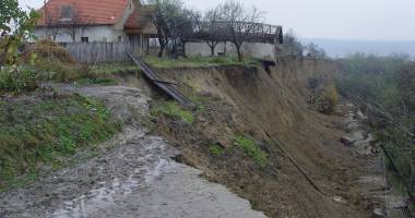 Stire din Actualitate : Alunecări de teren în Elveția și Italia. Morți și răniți