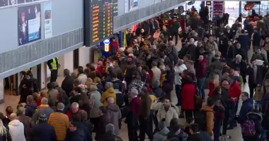 Stire din Actualitate : Unde preferă românii să facă Revelionul. "România e prea scumpă!"