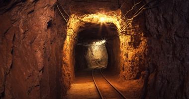 Cel puțin 30 de persoane au murit după surparea unei mine de aur