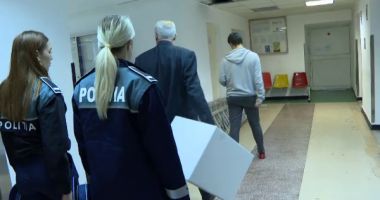 Stire din Eveniment : Aproximativ 43.000 de angajați ai MAI asigură siguranța publică în ziua votului