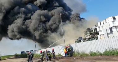 Stire din Eveniment : Incendiu la un depozit de materiale reciclabile. Populația, avertizată prin RO-ALERT